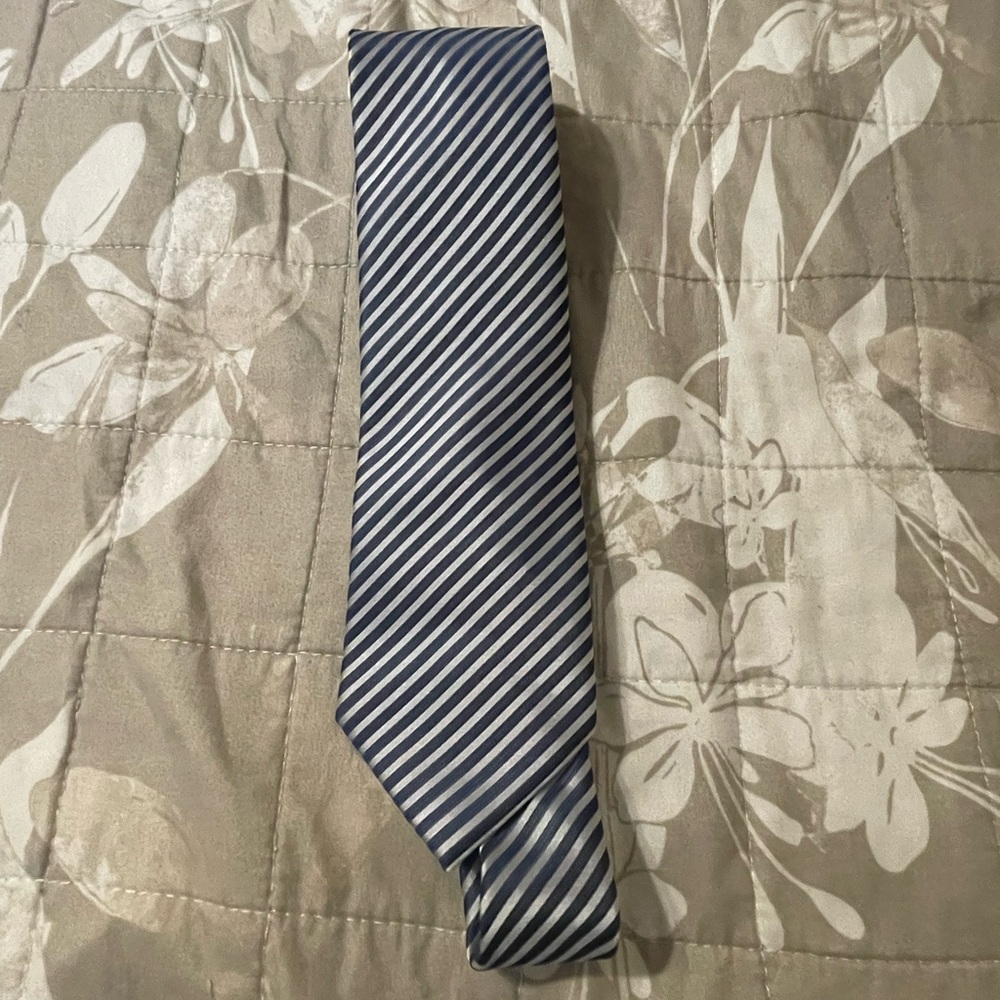 Puccini striped tie. Navy blue and silver.